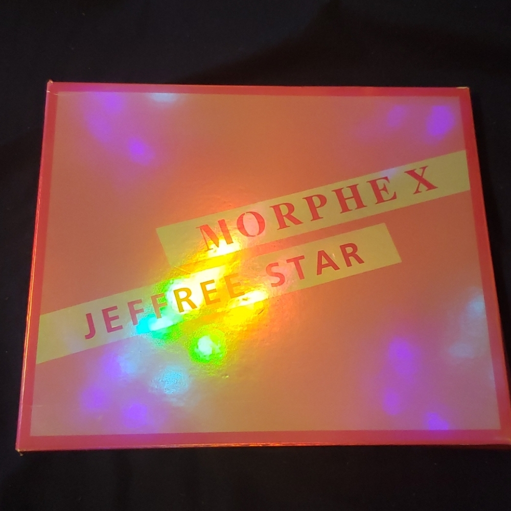 Jeffree star eyeshadow palette